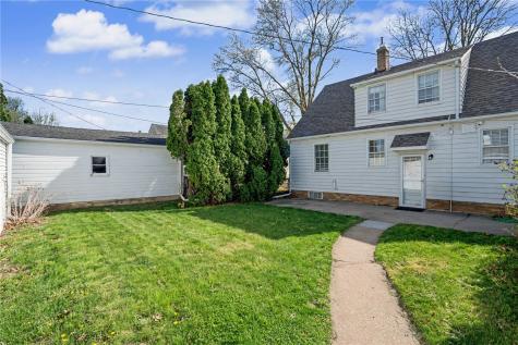 526 Longwood Drive NE Cedar Rapids IA 52402