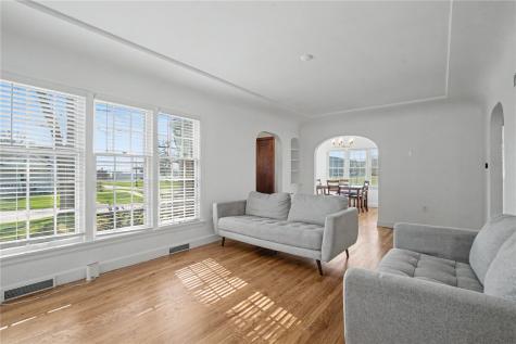 526 Longwood Drive NE Cedar Rapids IA 52402