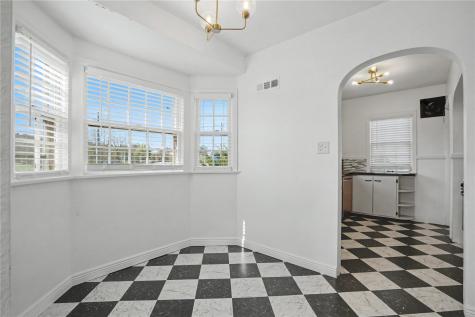 526 Longwood Drive NE Cedar Rapids IA 52402