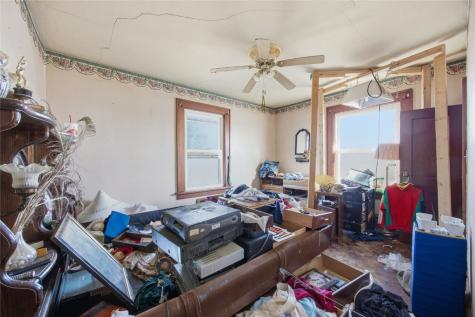 2292 Highway V18 Clutier IA 52217