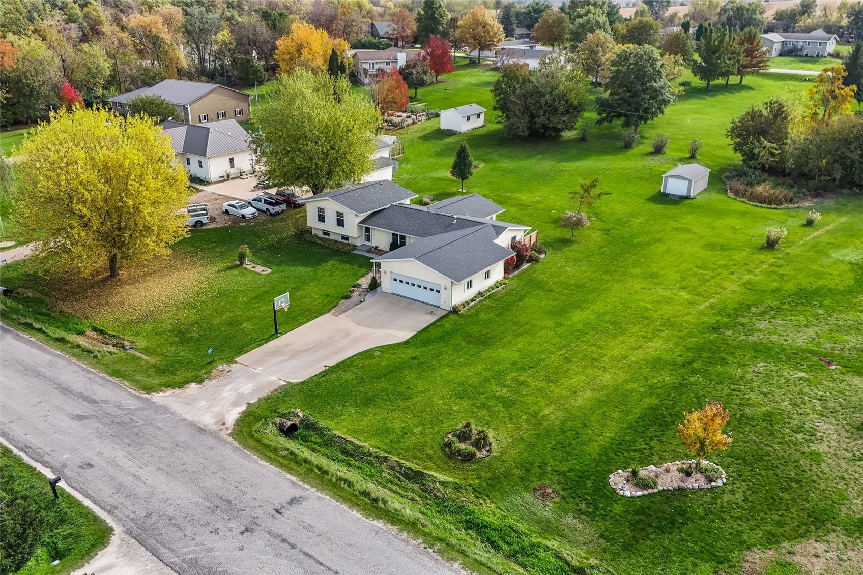 6701 N Glen Drive Palo IA 52324
