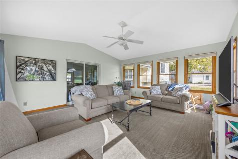 6701 N Glen Drive Palo IA 52324