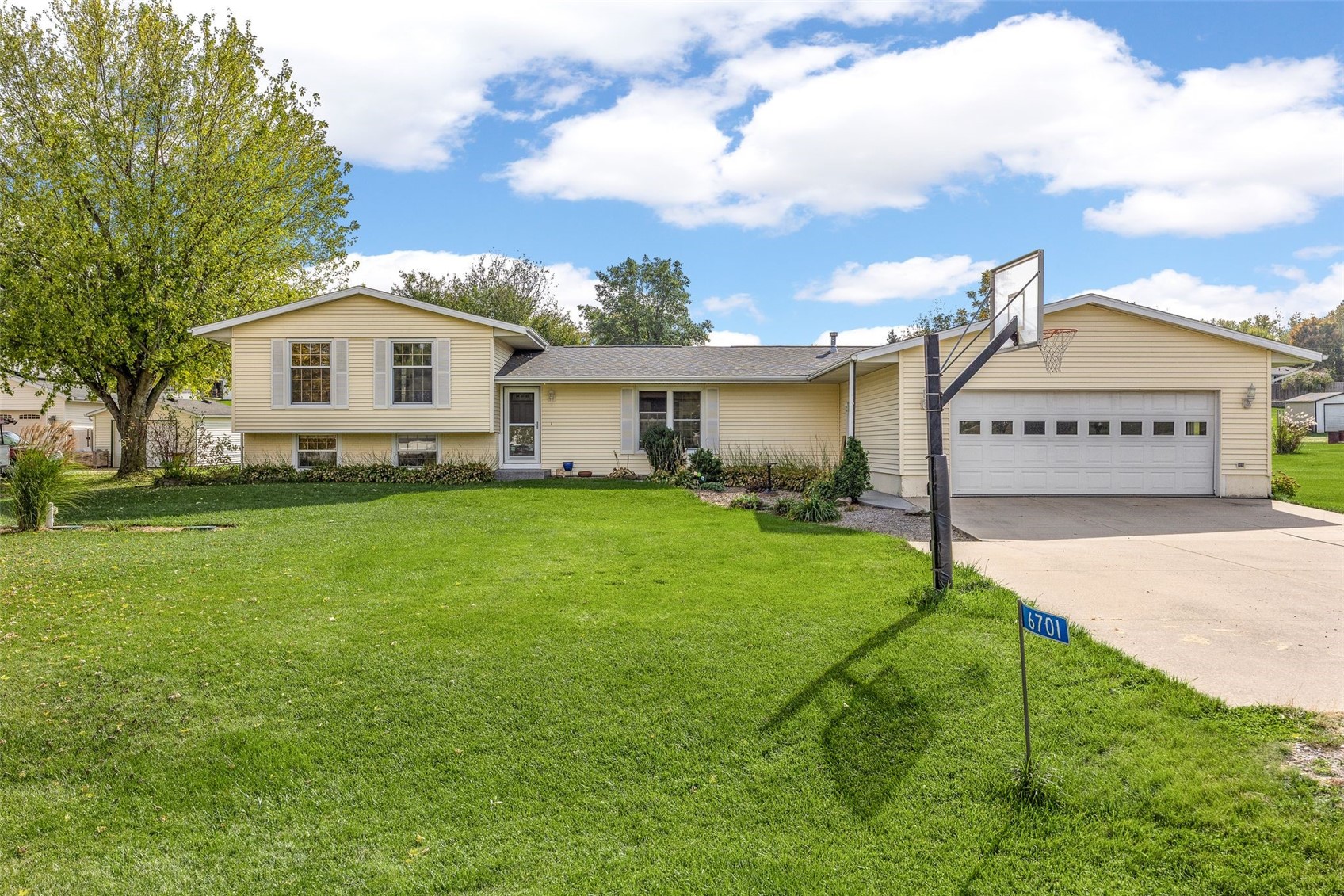 6701 N Glen Drive Palo IA 52324