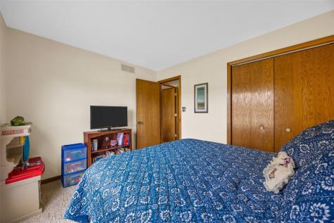 6701 N Glen Drive Palo IA 52324