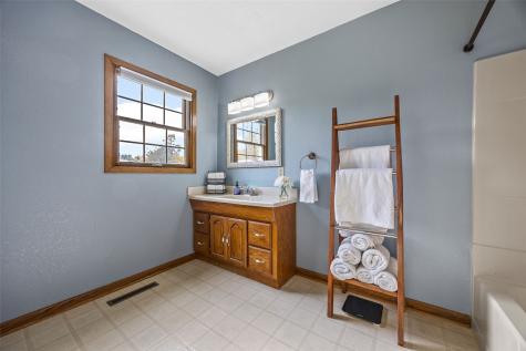 6701 N Glen Drive Palo IA 52324