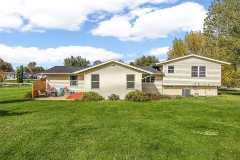 6701 N Glen Drive Palo IA 52324