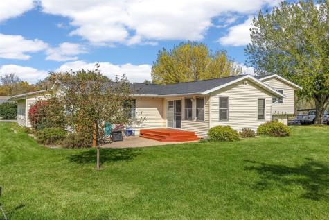 6701 N Glen Drive Palo IA 52324