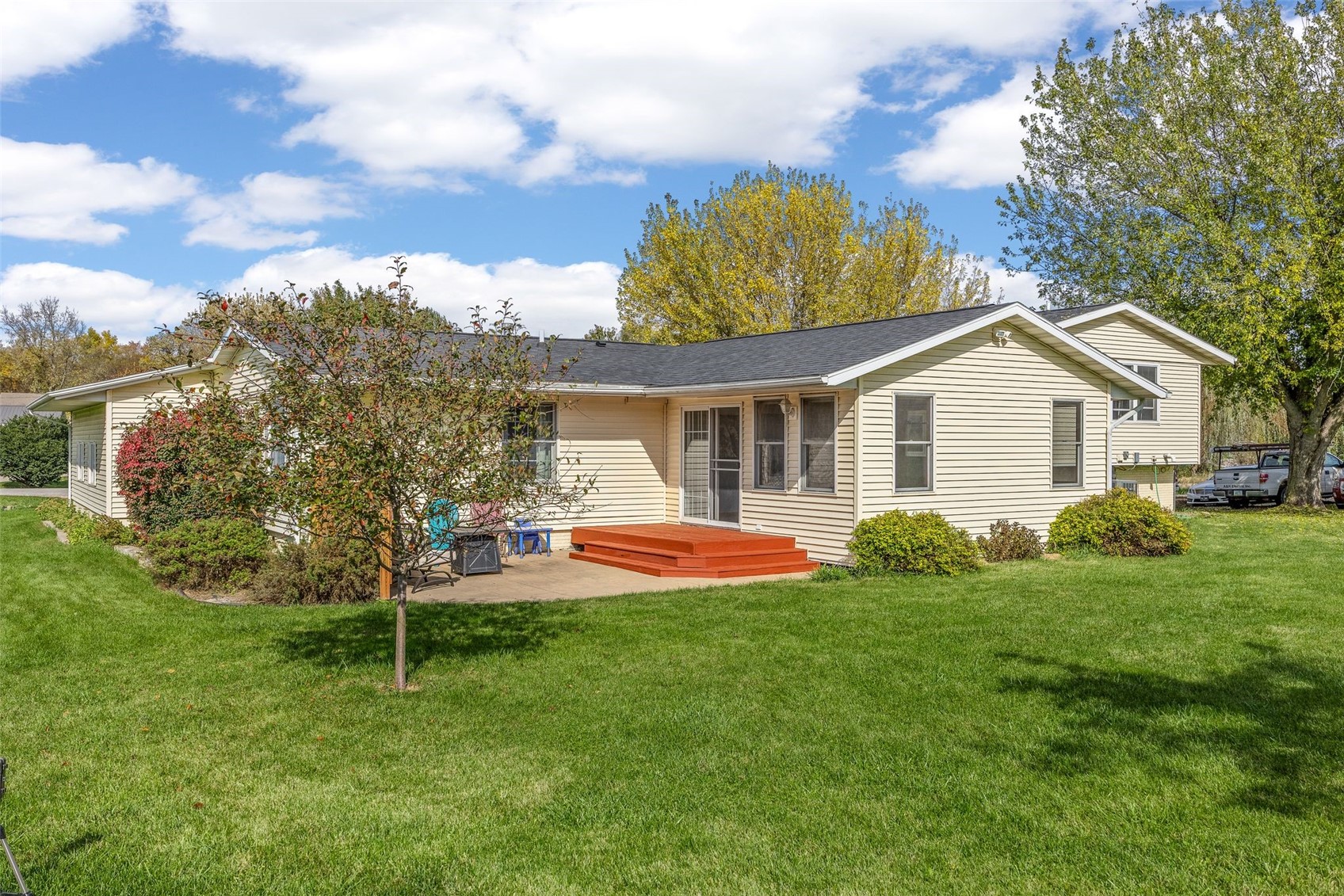 6701 N Glen Drive Palo IA 52324