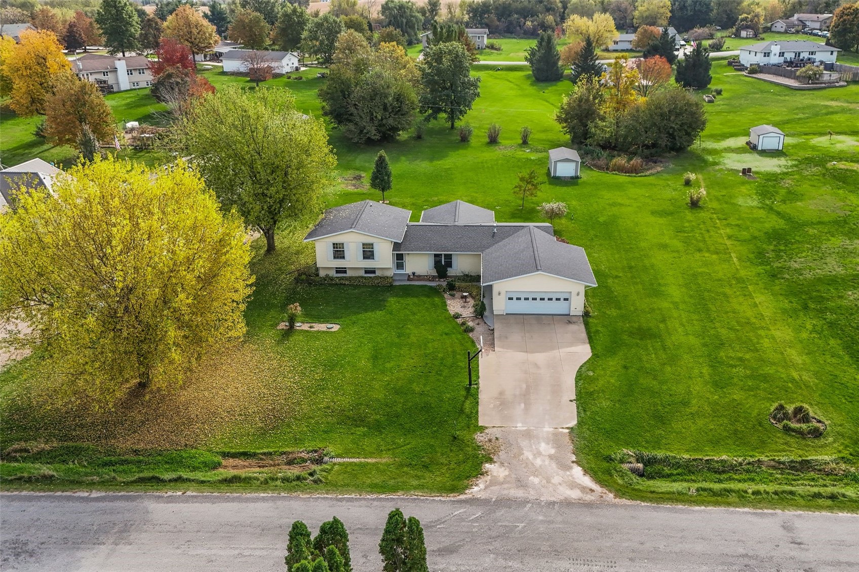 6701 N Glen Drive Palo IA 52324