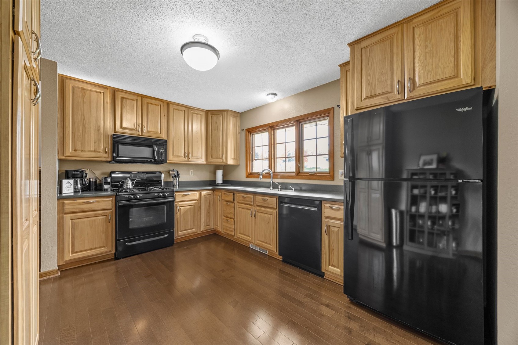 6701 N Glen Drive Palo IA 52324