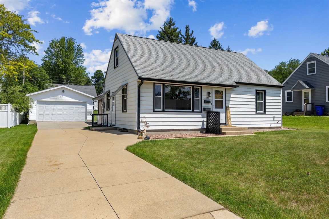 3840 Vine Avenue SE Cedar Rapids IA 52403