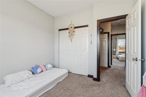 8702 Grand Oaks Drive NE Cedar Rapids IA 52402