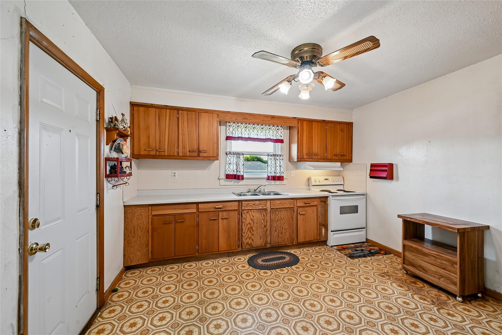 7771 13th Avenue Drive Belle Plaine IA 52208
