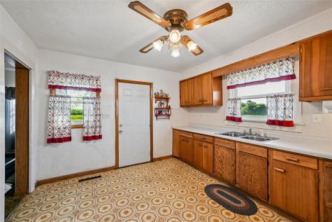 7771 13th Avenue Drive Belle Plaine IA 52208