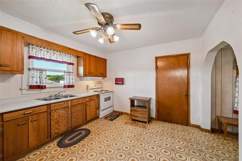 7771 13th Avenue Drive Belle Plaine IA 52208