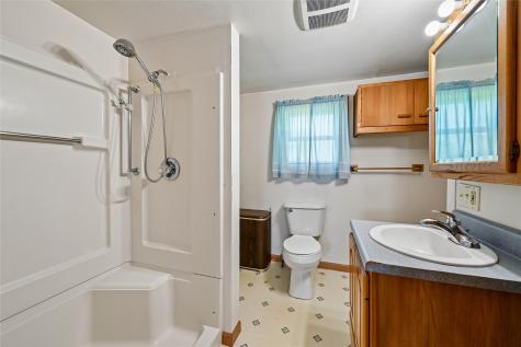 7771 13th Avenue Drive Belle Plaine IA 52208