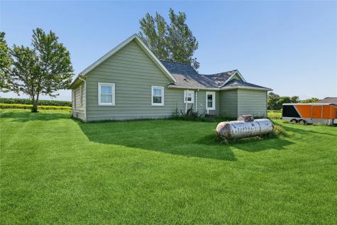 7771 13th Avenue Drive Belle Plaine IA 52208