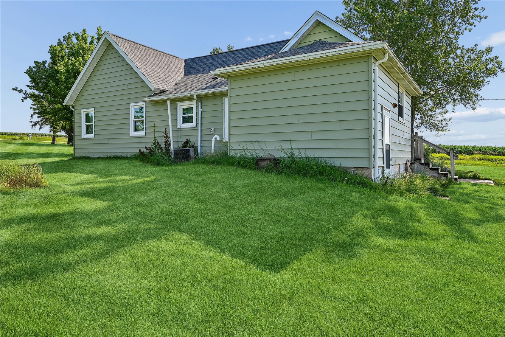 7771 13th Avenue Drive Belle Plaine IA 52208