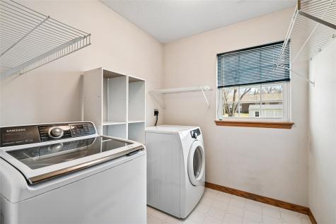 7822 Foxfield Drive NE Cedar Rapids IA 52402