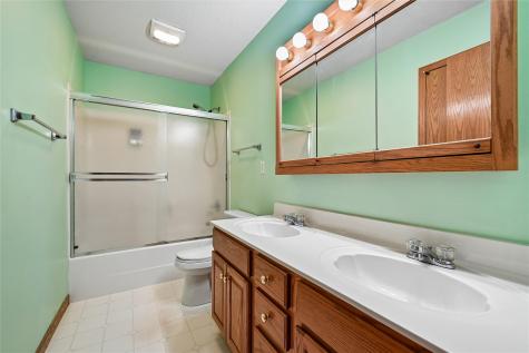7822 Foxfield Drive NE Cedar Rapids IA 52402