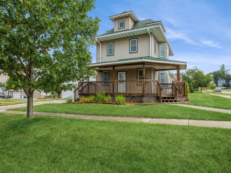 1402 4th Avenue Belle Plaine IA 52208