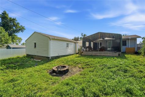 2447 Lauren Drive SW Cedar Rapids IA 52404