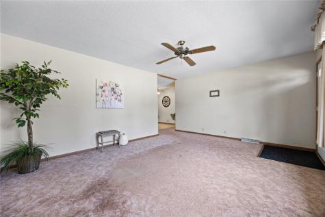 1065 W 10th Avenue Marion IA 52302