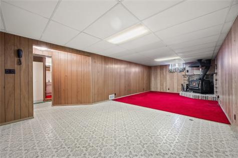 1065 W 10th Avenue Marion IA 52302