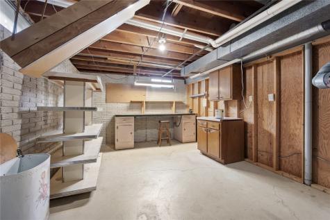 1065 W 10th Avenue Marion IA 52302