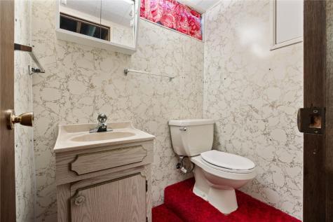 1065 W 10th Avenue Marion IA 52302