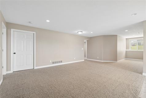 5012 Hay Field Court SW Cedar Rapids IA 52404