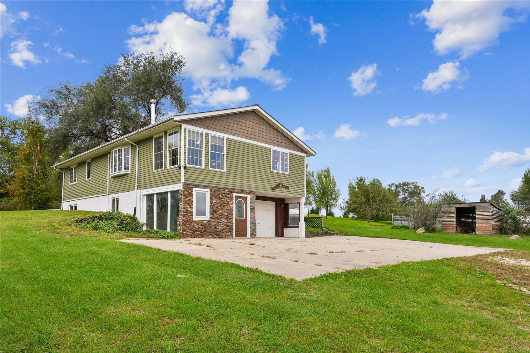 2093 Wapsie Y Road Coggon IA 52213