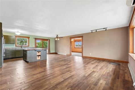 2093 Wapsie Y Road Coggon IA 52213