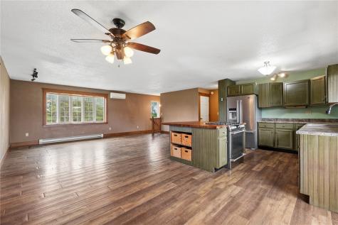 2093 Wapsie Y Road Coggon IA 52213