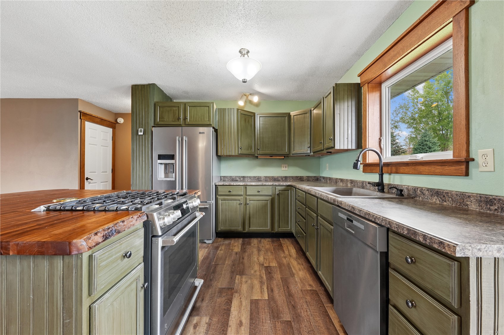 2093 Wapsie Y Road Coggon IA 52213