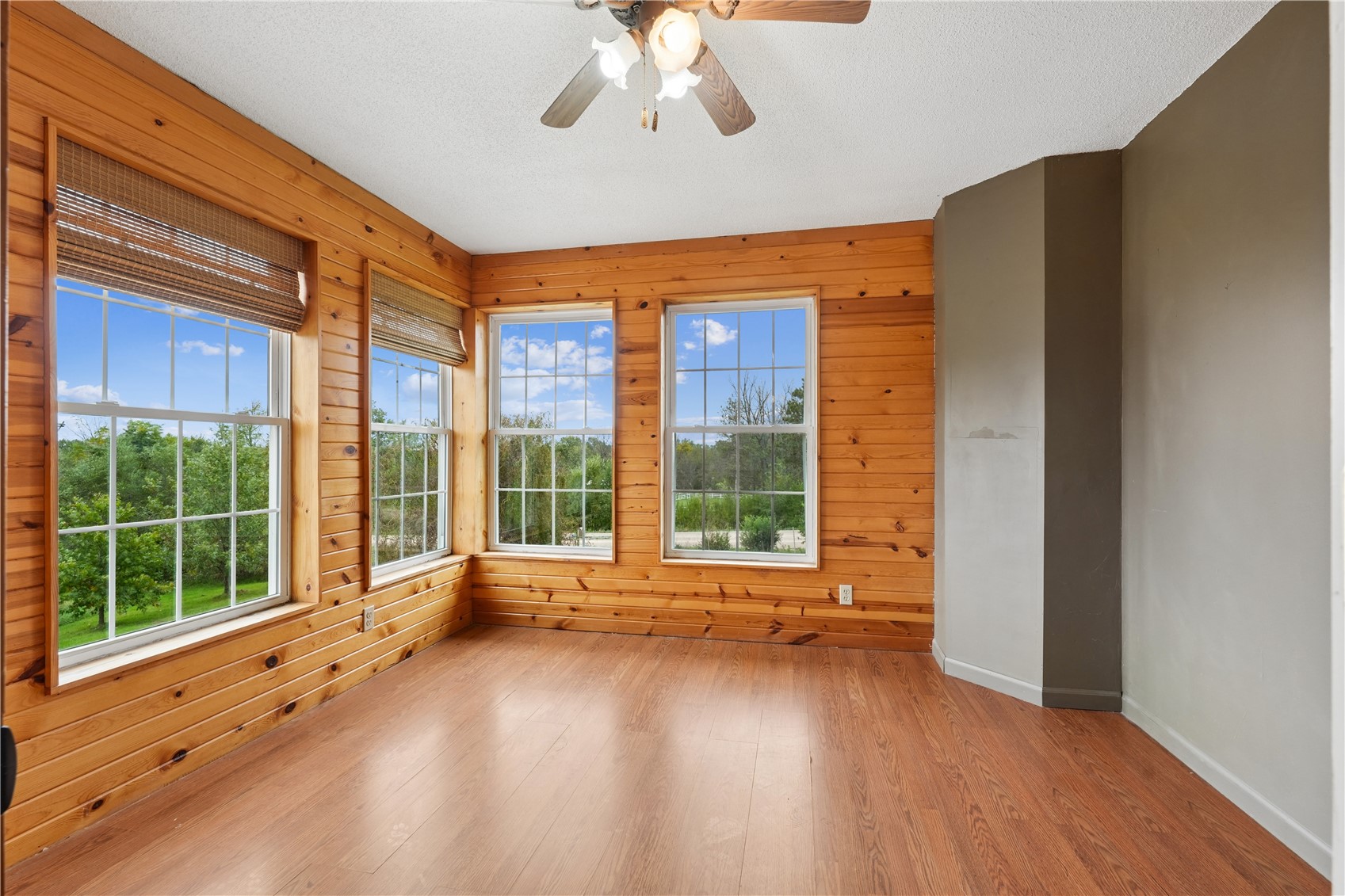 2093 Wapsie Y Road Coggon IA 52213
