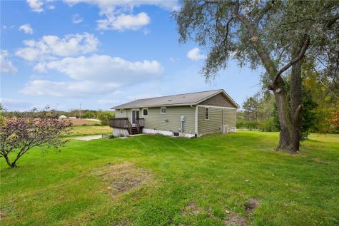 2093 Wapsie Y Road Coggon IA 52213
