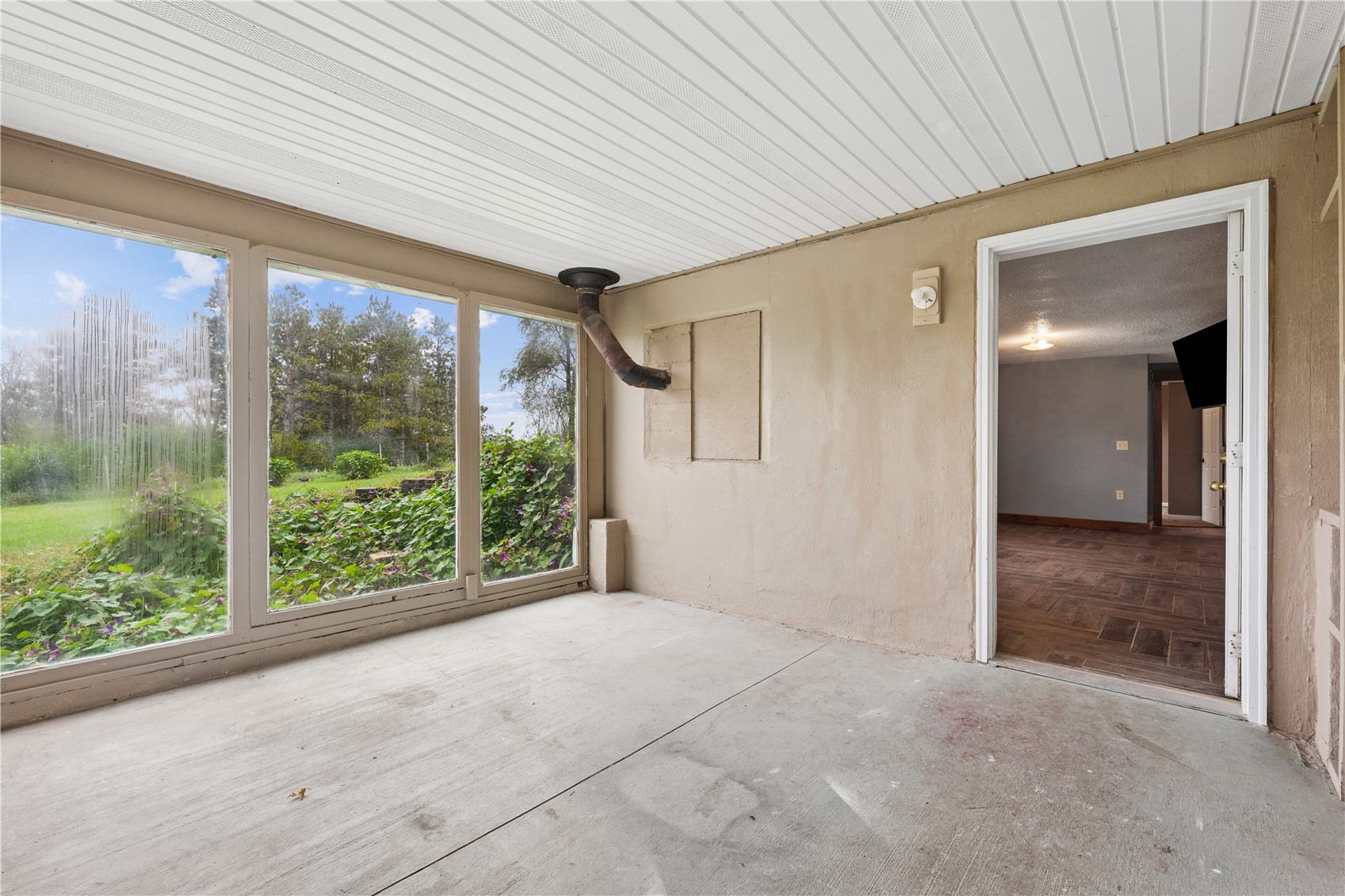 2093 Wapsie Y Road Coggon IA 52213