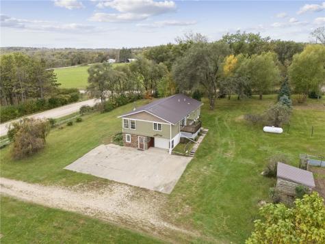 2093 Wapsie Y Road Coggon IA 52213