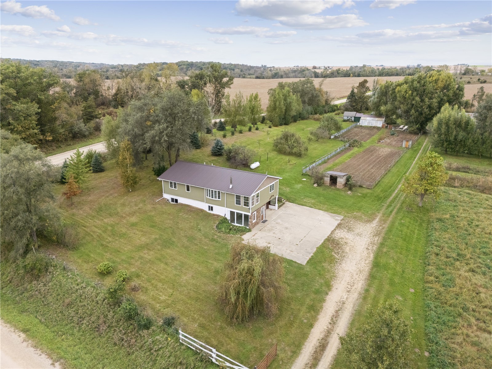 2093 Wapsie Y Road Coggon IA 52213