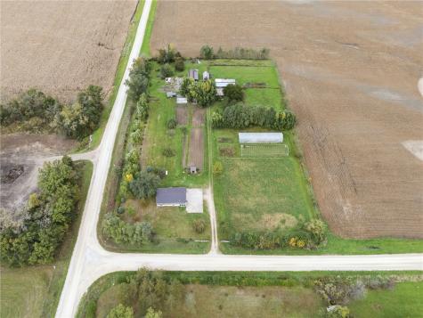 2093 Wapsie Y Road Coggon IA 52213