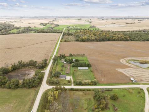 2093 Wapsie Y Road Coggon IA 52213