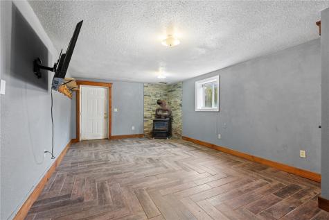 2093 Wapsie Y Road Coggon IA 52213
