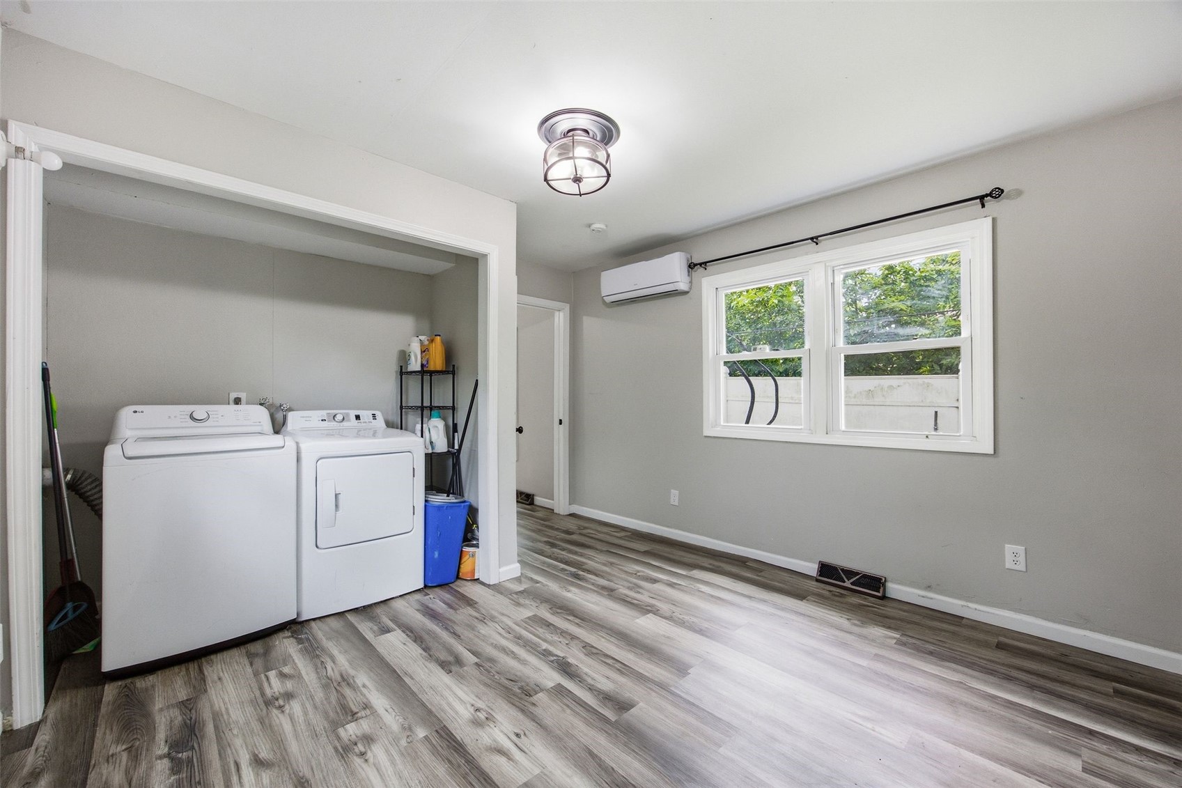 258 12th Street NW Cedar Rapids IA 52405