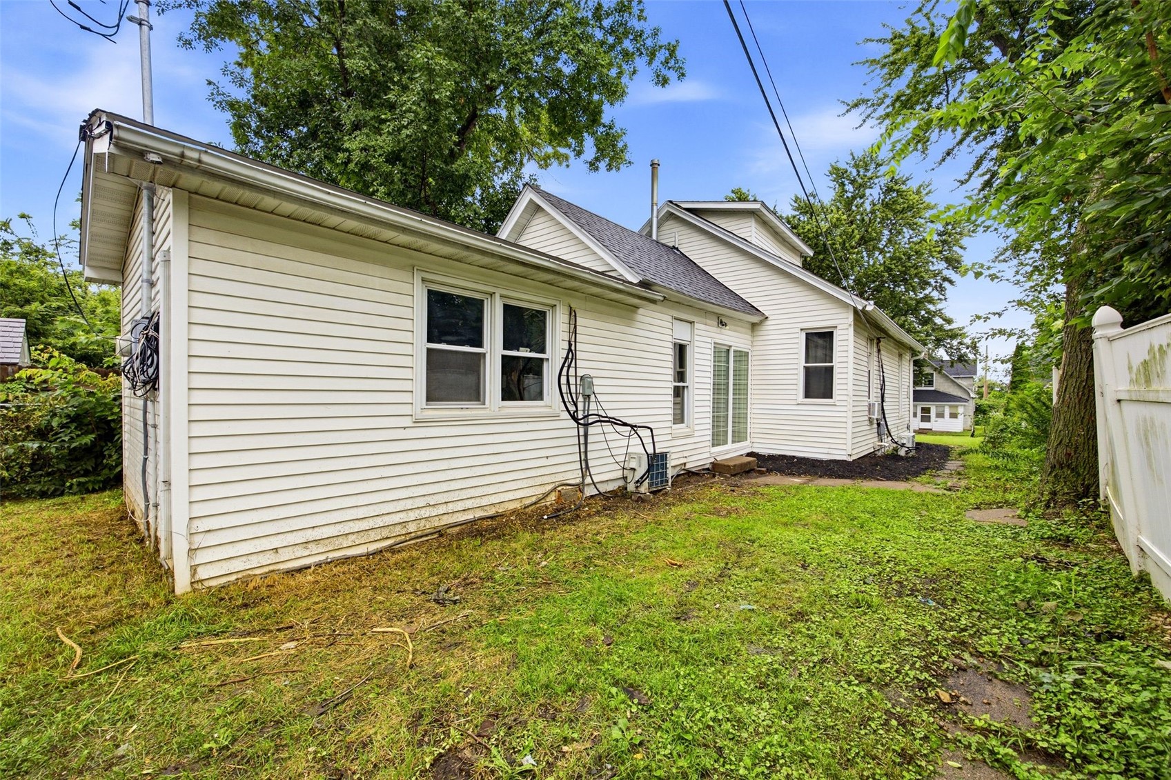 258 12th Street NW Cedar Rapids IA 52405