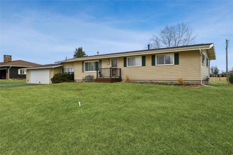 103 Walnut Street Van Horne IA 52346