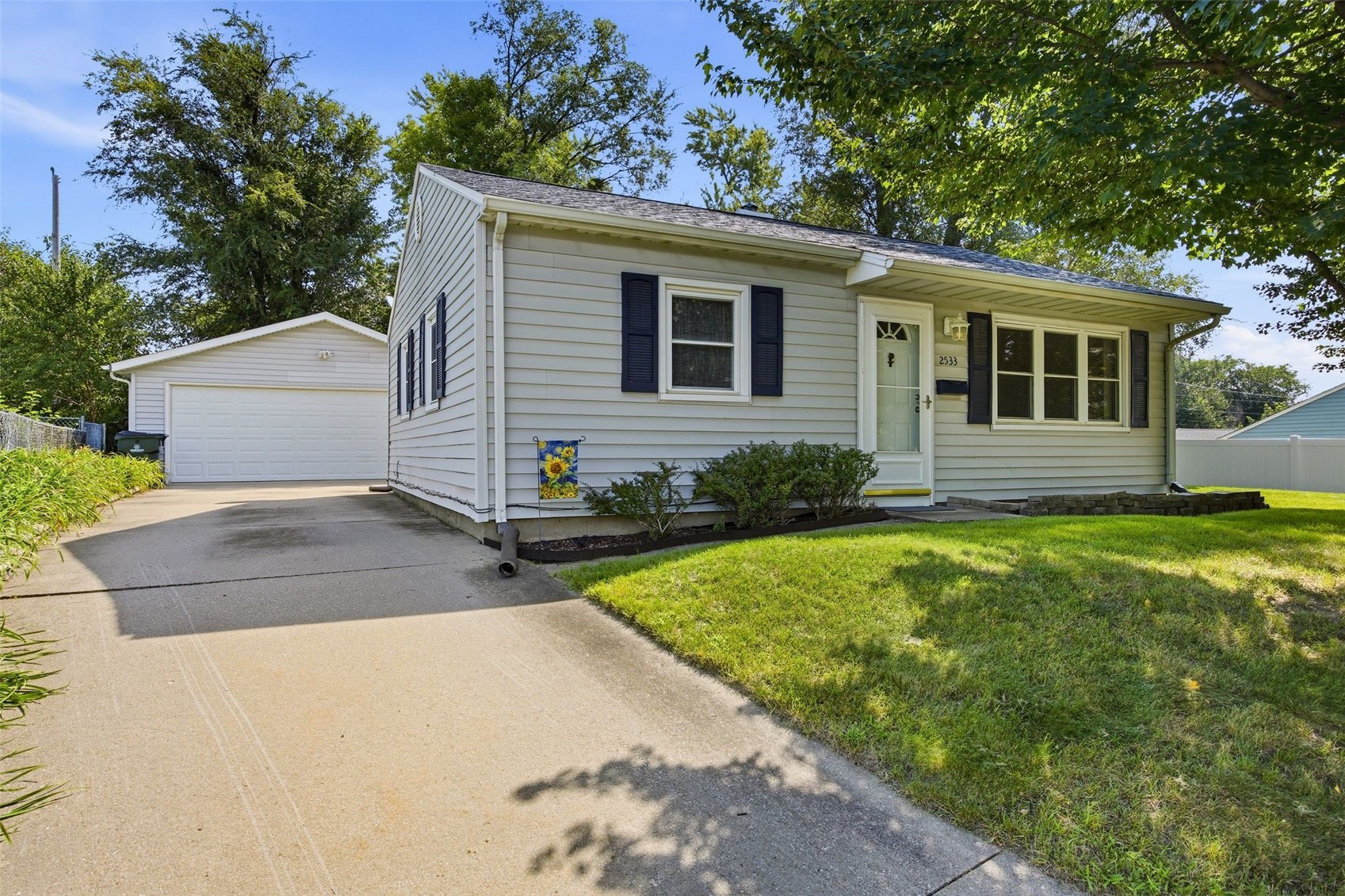 Cedar Rapids IA, 2533 Indiana Street SW