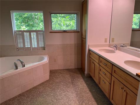 2624 Bluffwood Circle Iowa City IA 52245