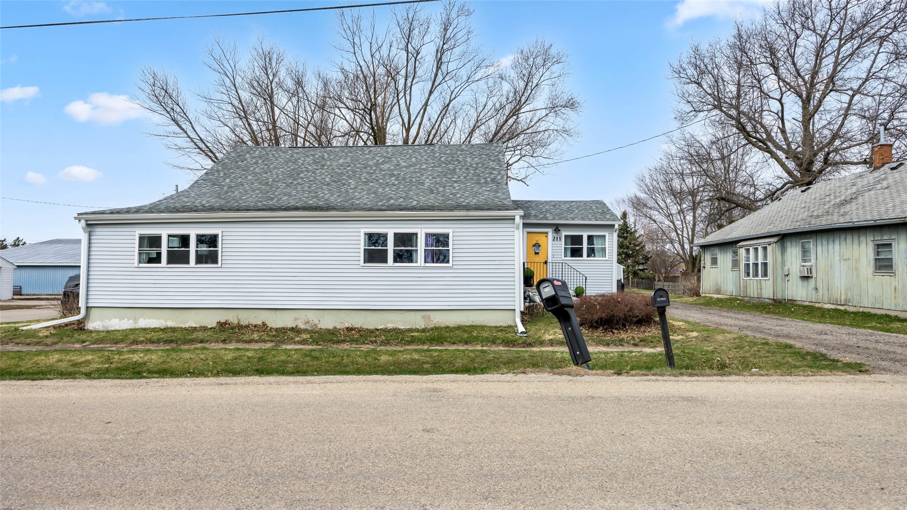 211 Brush Avenue Urbana IA 52345