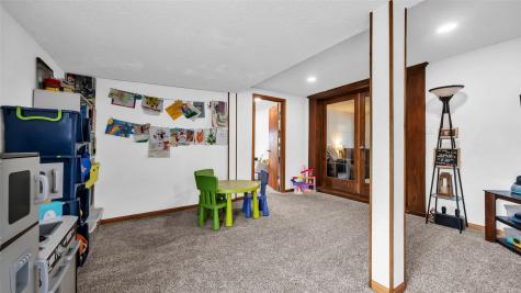 211 Brush Avenue Urbana IA 52345